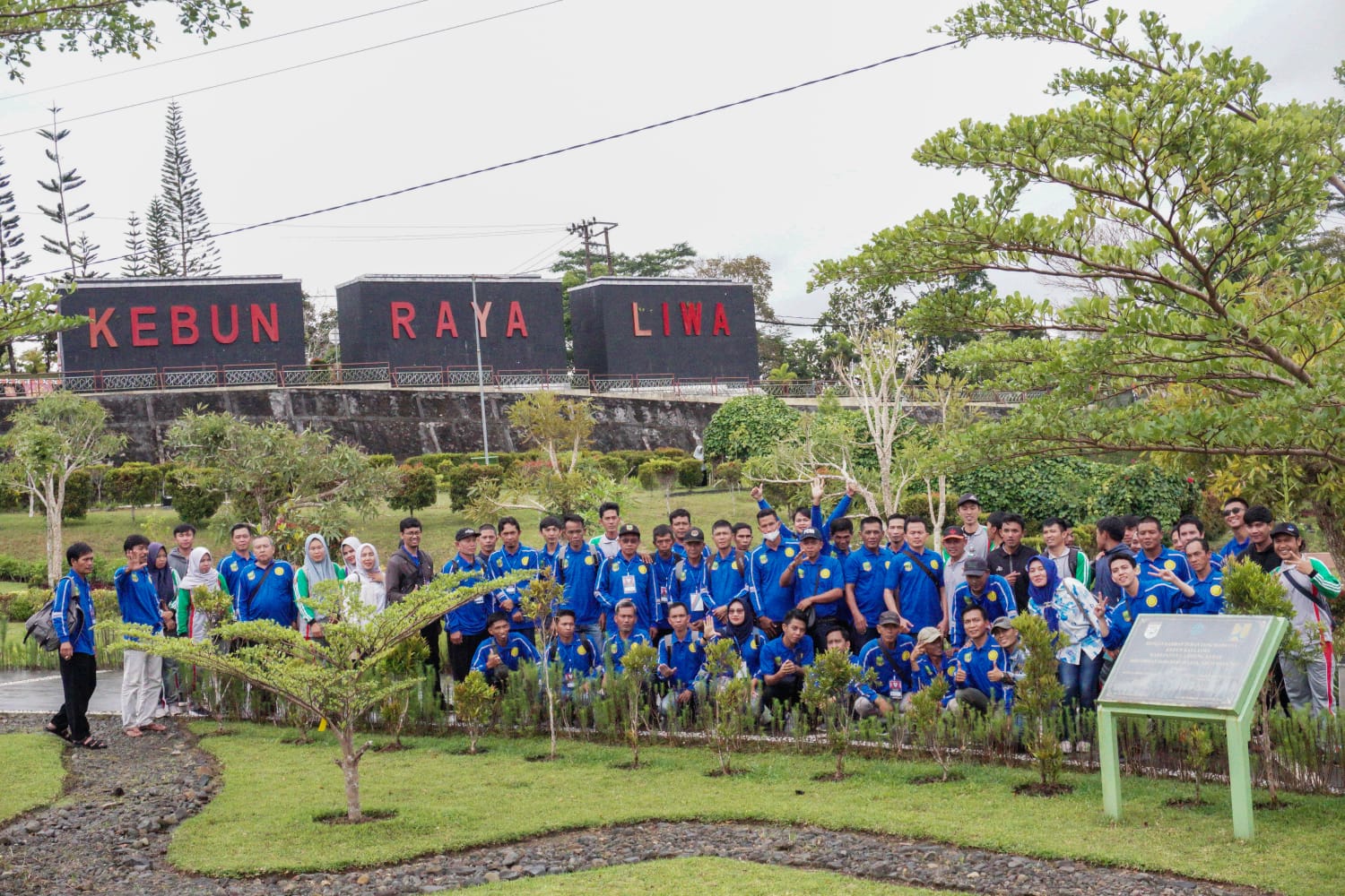 Ngerayau Kebun Raya Liwa tingkatkan pengalaman petani