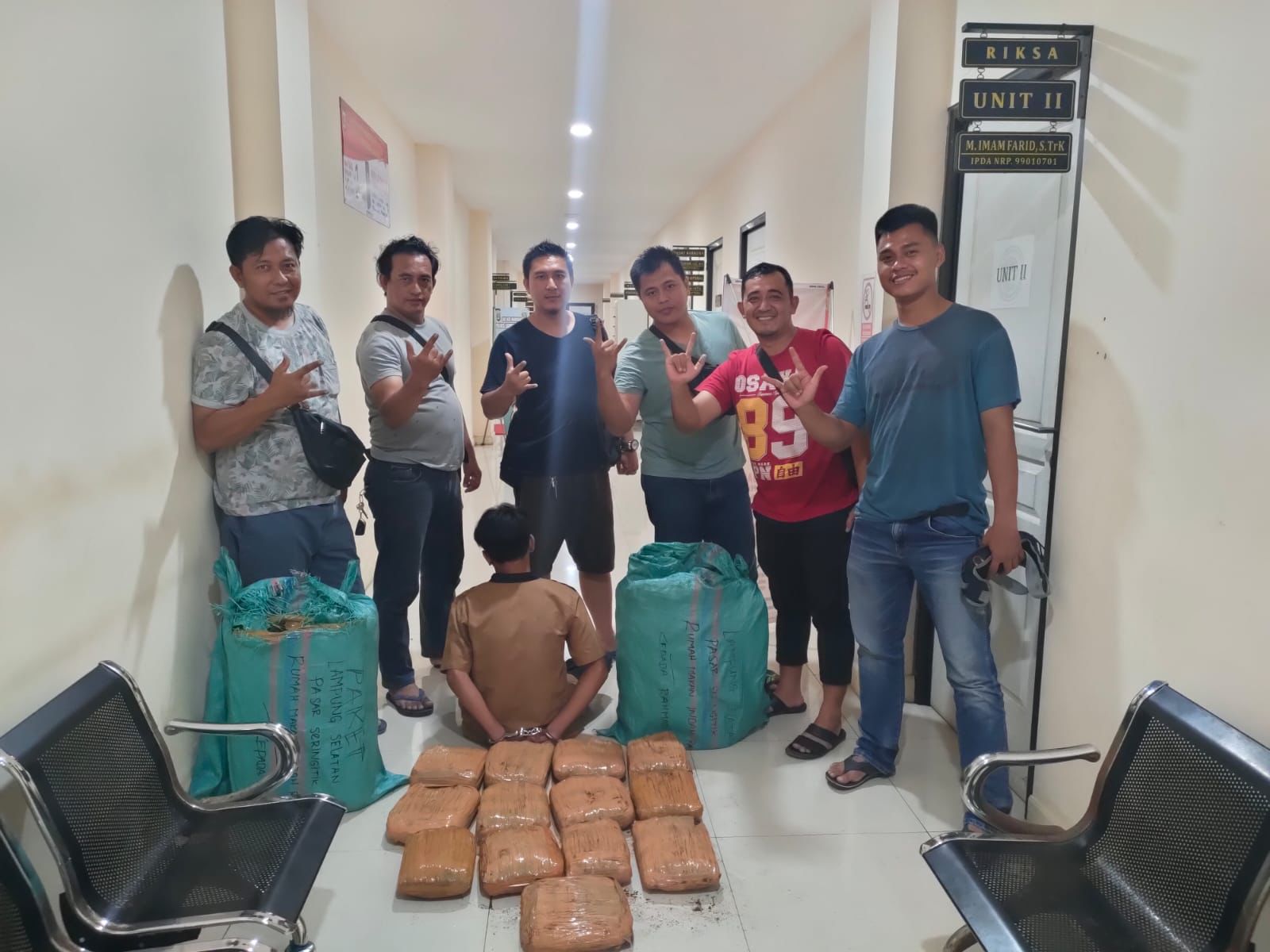 Polres Lamsel Amankan Seorang Pelajar Yang Akan Selundupkan 2 Kardus Ganja Melalui Pelabuhan Bakauheni