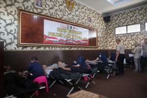 Dalam rangka songsong HUT Bhayangkara Ke 77,Polres Lamsel Gelar bakti kesehatan donor darah