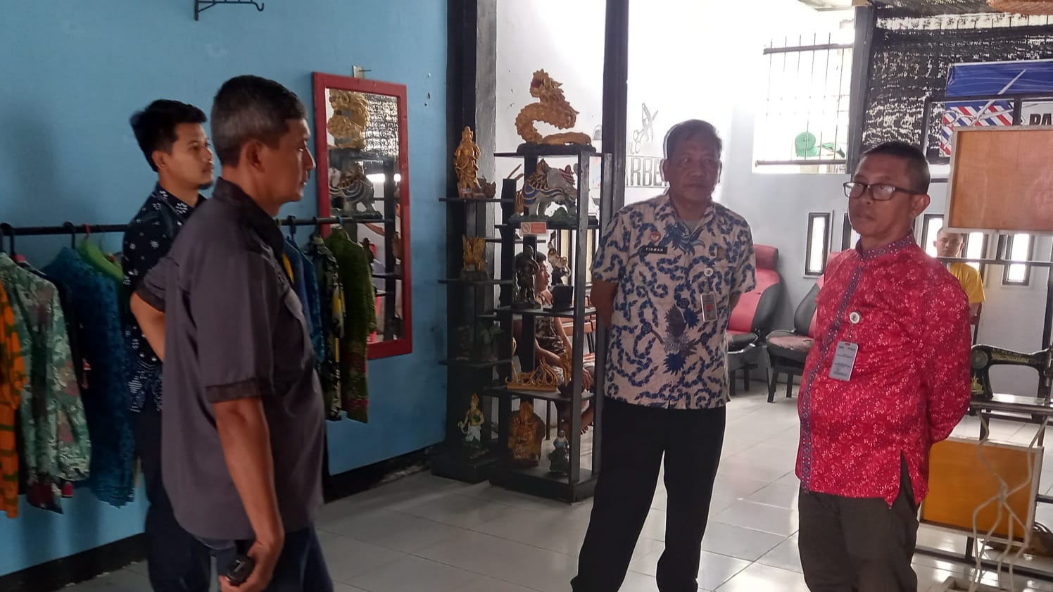 Olahraga Pagi Di Lapas Kalianda, Kadivpas dan Kalapas Saling Smash