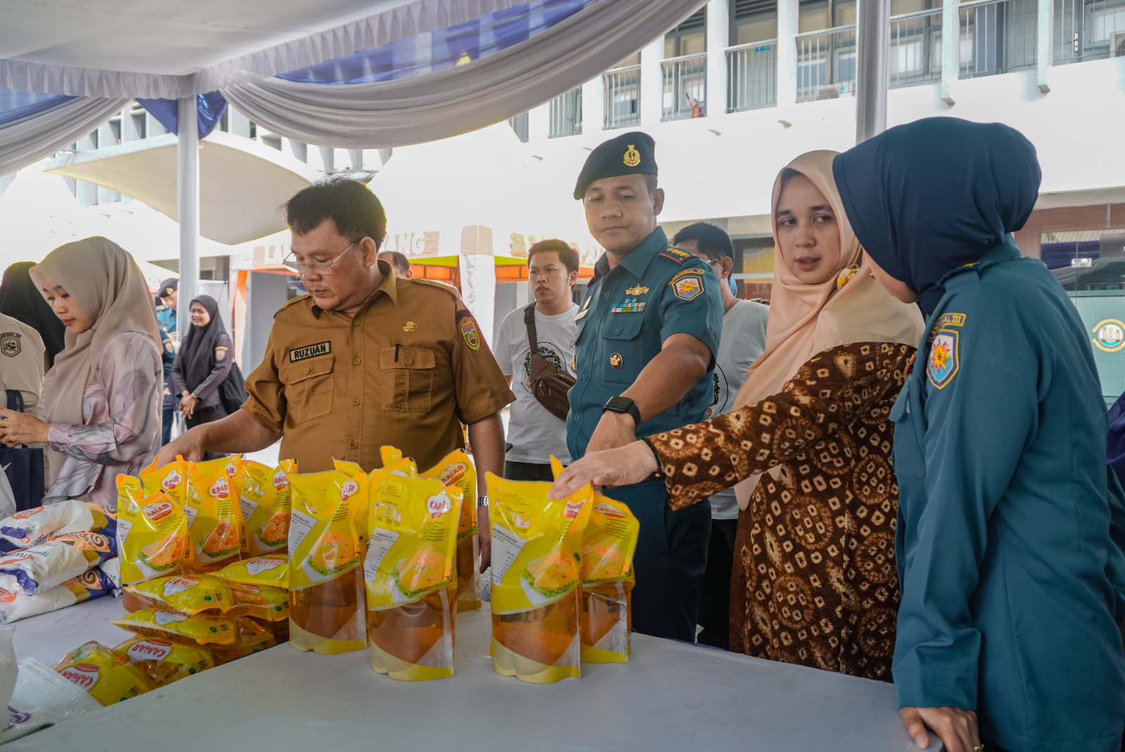 Peringati HUT Armada ke-78, Lanal Palembang Adakan Bazar Murah