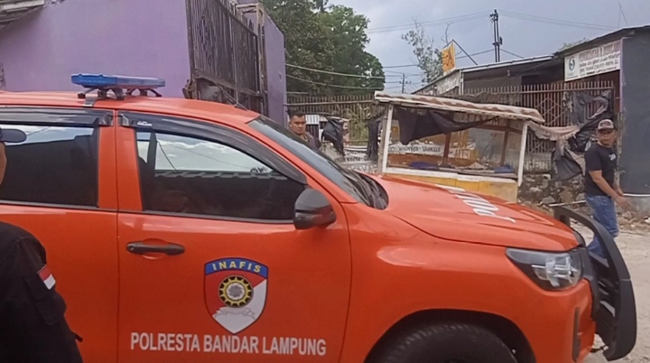 Tim Labfor Dan Inafis Datangi Gudang Terbakar BBM Ilegal Di Lampung