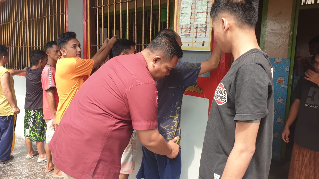 Komitmen Zero Halinar, Lapas Narkotika Bandar Lampung Sidak Kamar Hunian Narapidana