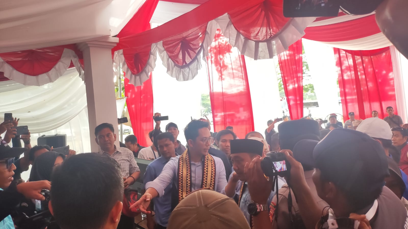 Borong Dukungan Partai, Egi – Syaiful Resmi Mendaftar ke KPU Lampung Selatan