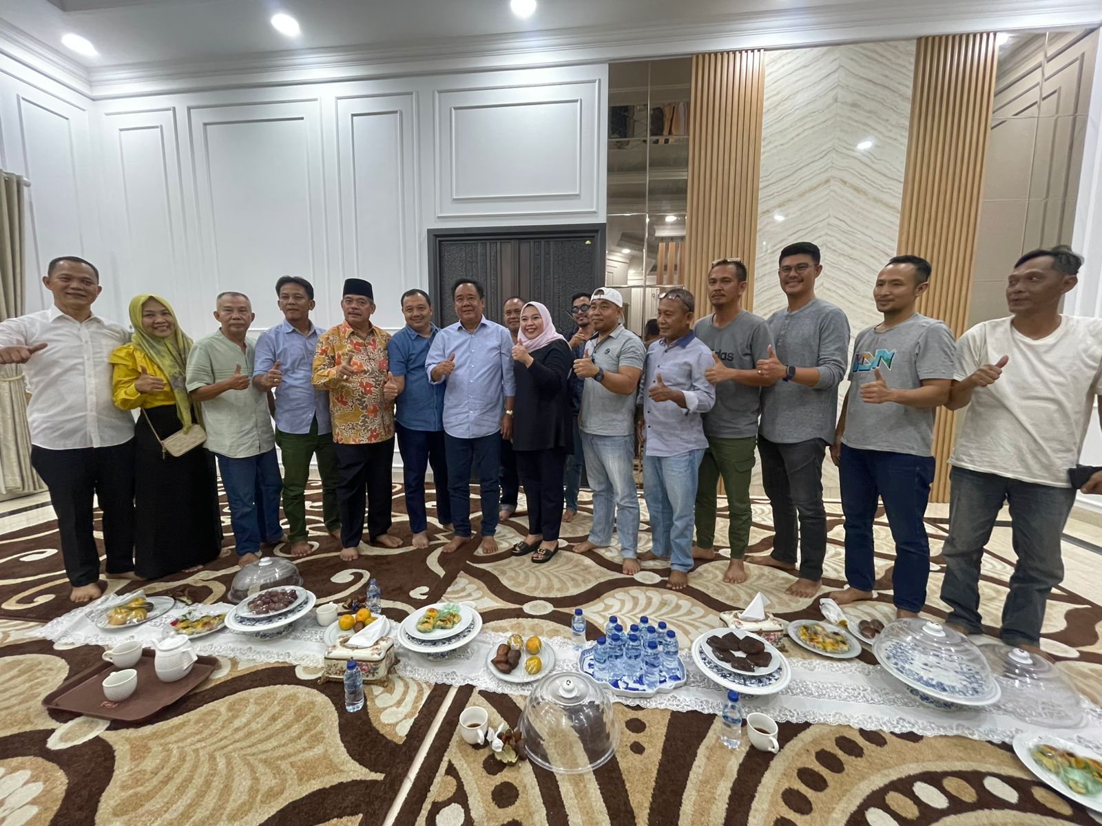 Momen Hangat di Blok C: Bursah Zarnubi, Cik Ujang, & Lidyawati Berbagi Keakraban