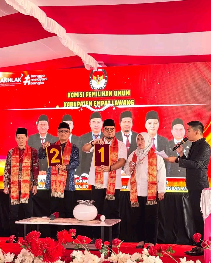 Rapat Pleno Terbuka Pengundian dan Penetapan Nomor Urut Pasangan Calon Bupati dan Wakil Bupati Empat Lawang 2025 Pasca Putusan MK