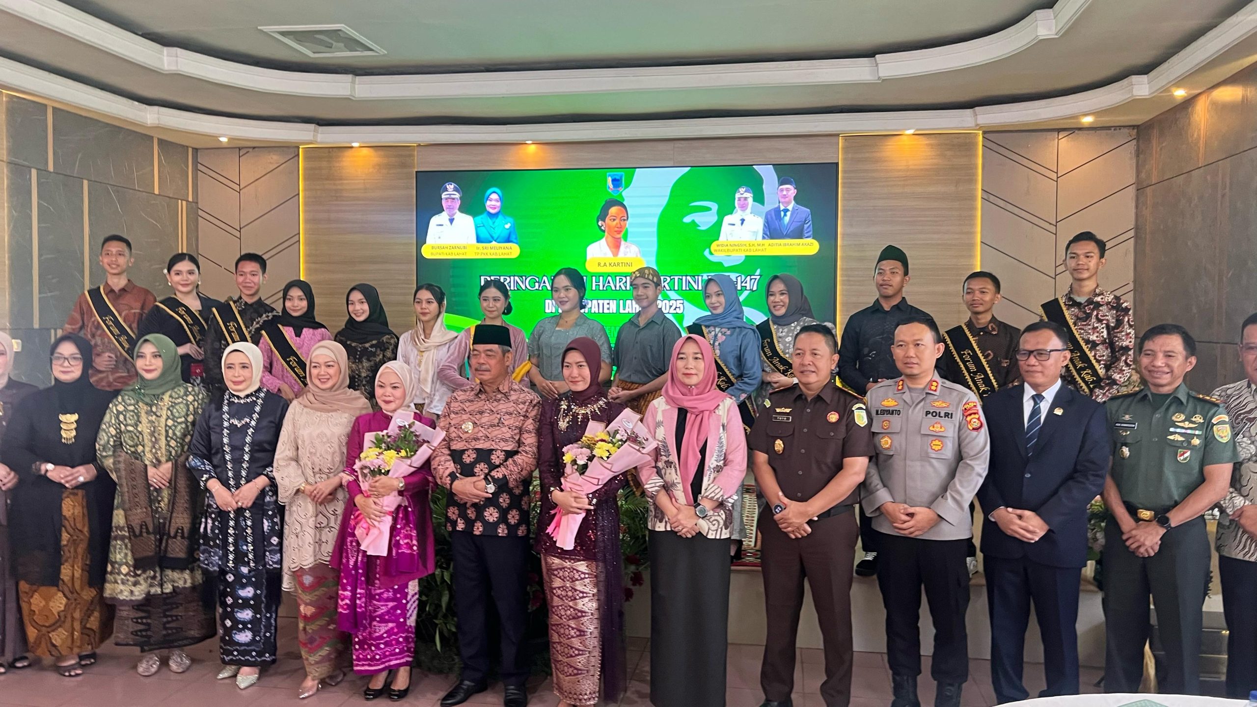 Kapolres Lahat Bersama Pemerintah Kabupaten Lahat Apresiasi Kaum Perempuan Melalui Peringatan Hari Kartini 2025