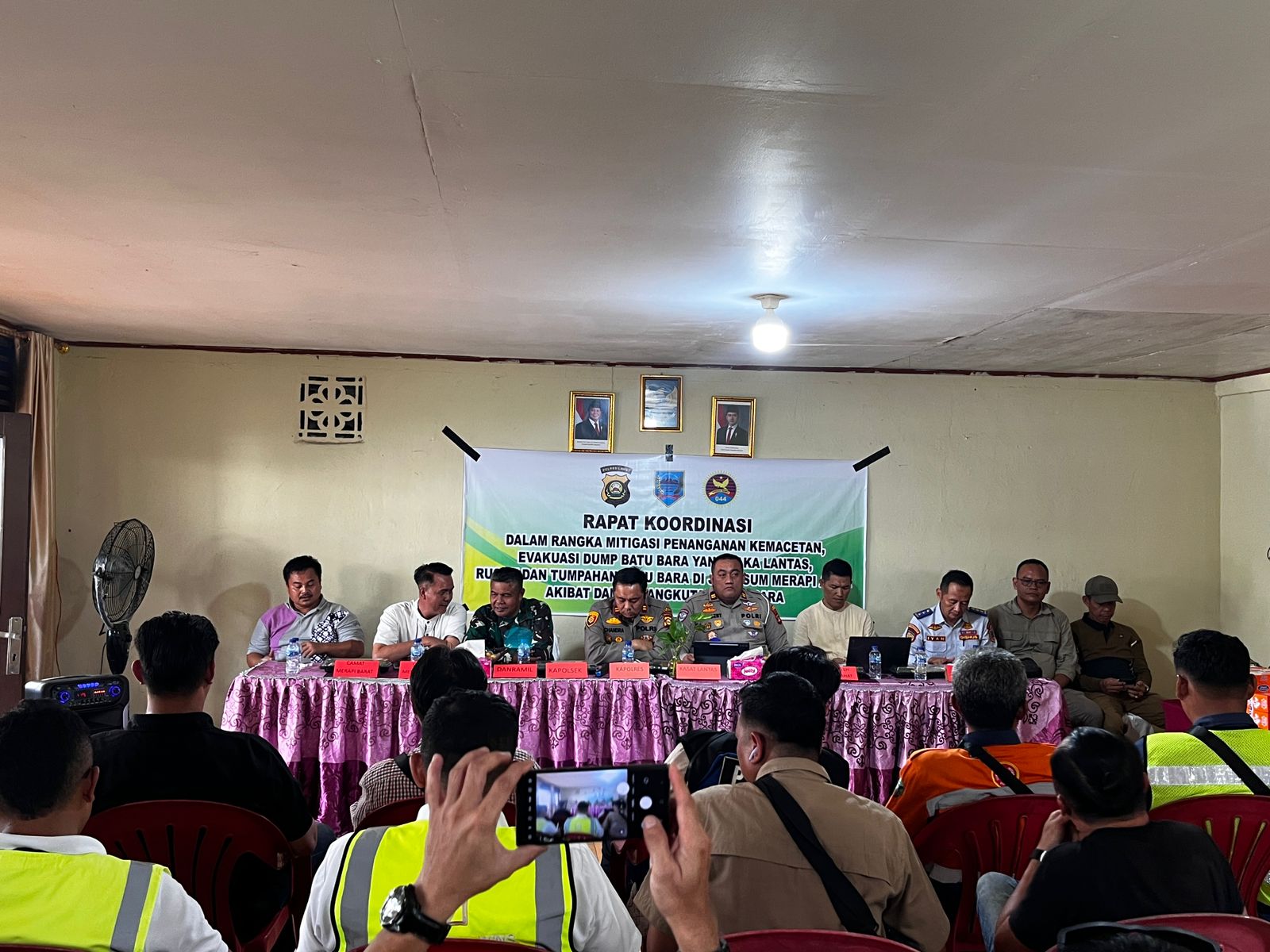 Hasil Rapat Koordinasi Forkopimca Merapi, Forum kades di Polsek merapi bersama Pihak Perusahan Batubara dan Transportir Untuk Atasi Kemacetan, Salah Satunya Desakan Kepada Pemerintah Daerah