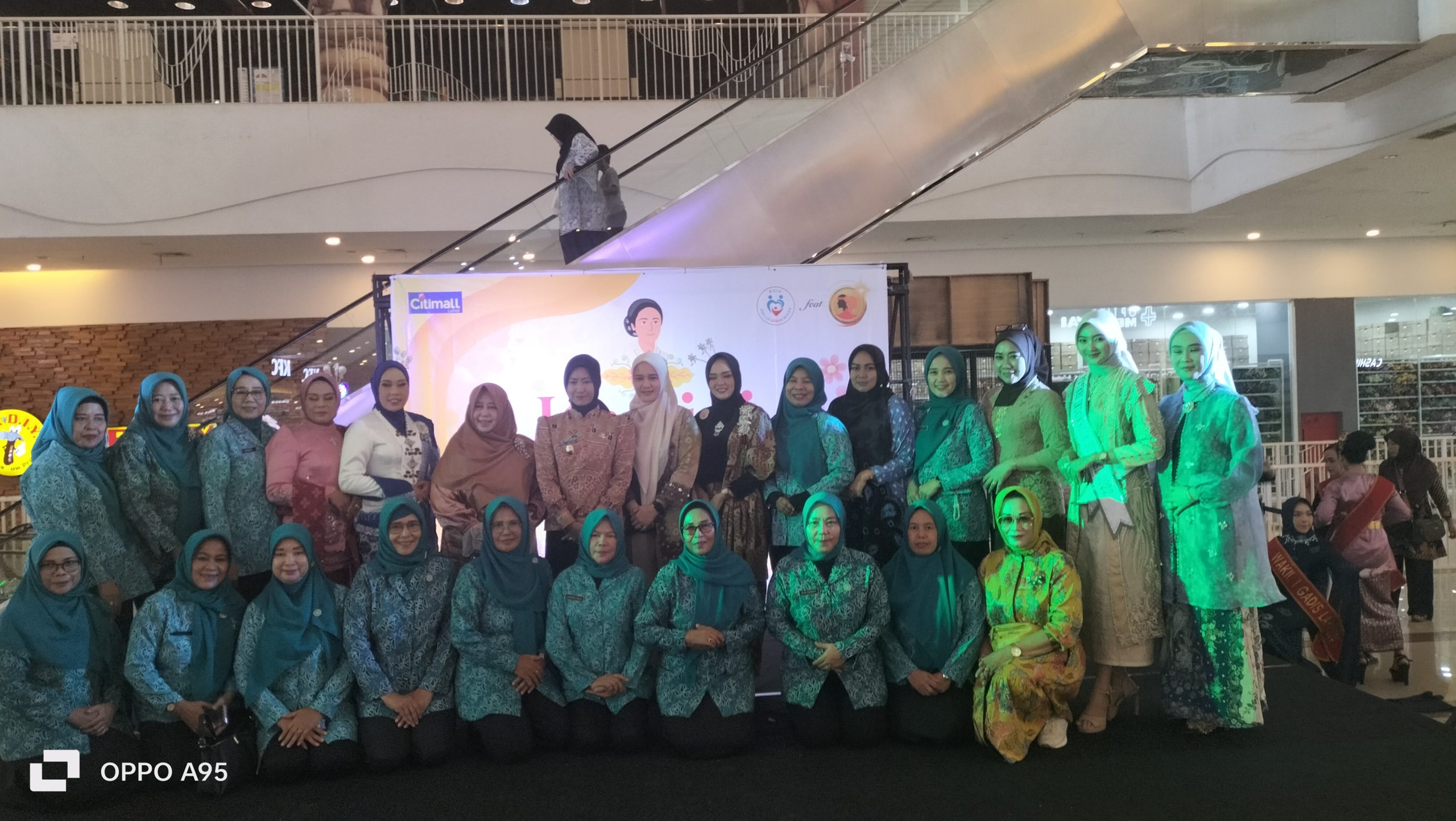 Buka Fashion show Lomba Kebaya Kartini Tahun 2025,Ini Pesan Wakil Bupati Lahat