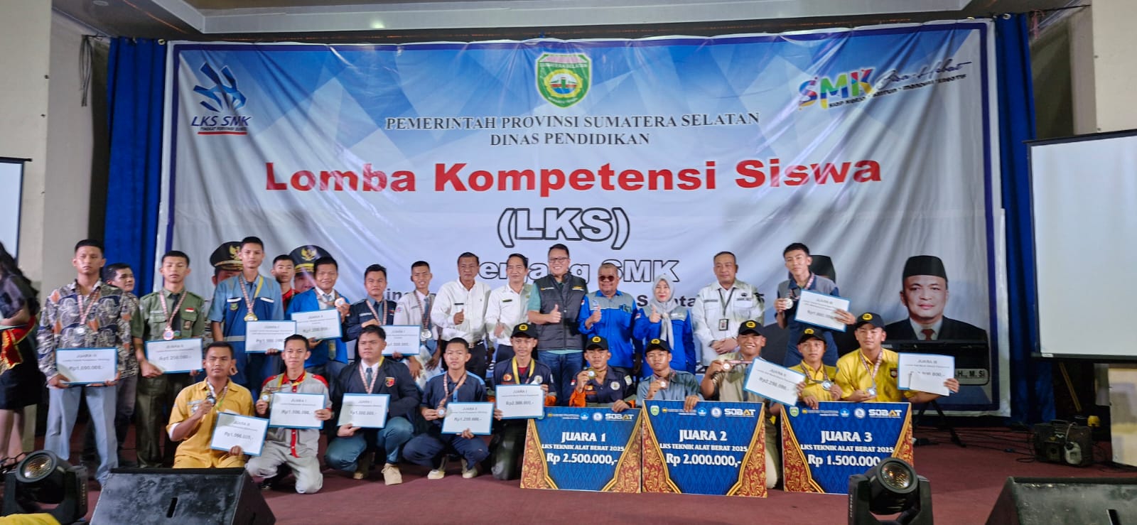 SMK PGRI 2 Lahat  raih juara satu LKS Bidang Lomba Teknik Alat Berat Tingkat Provinsi.
