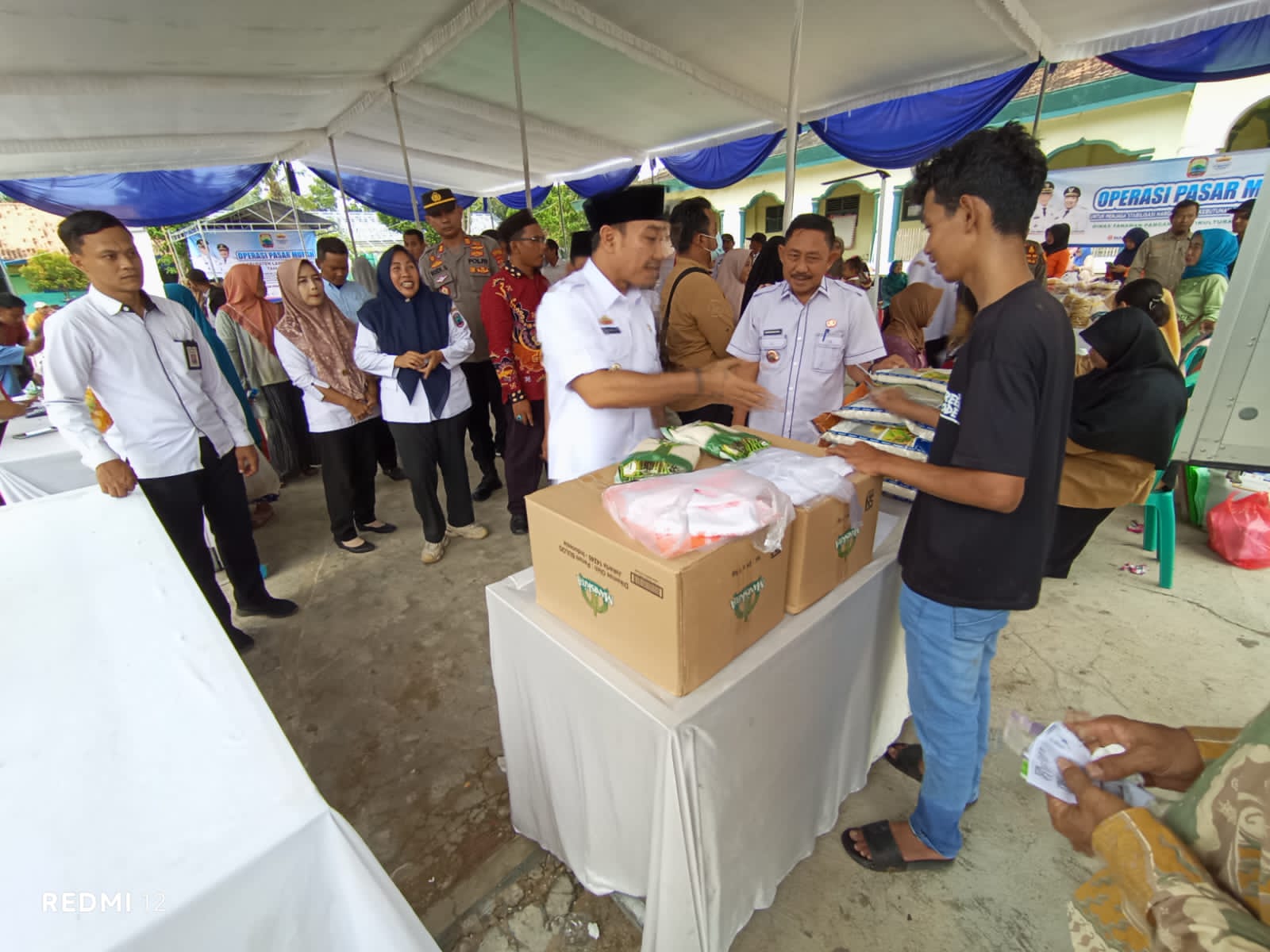 Wakil Bupati Syaiful Buka Pasar Murah di Way Sulan